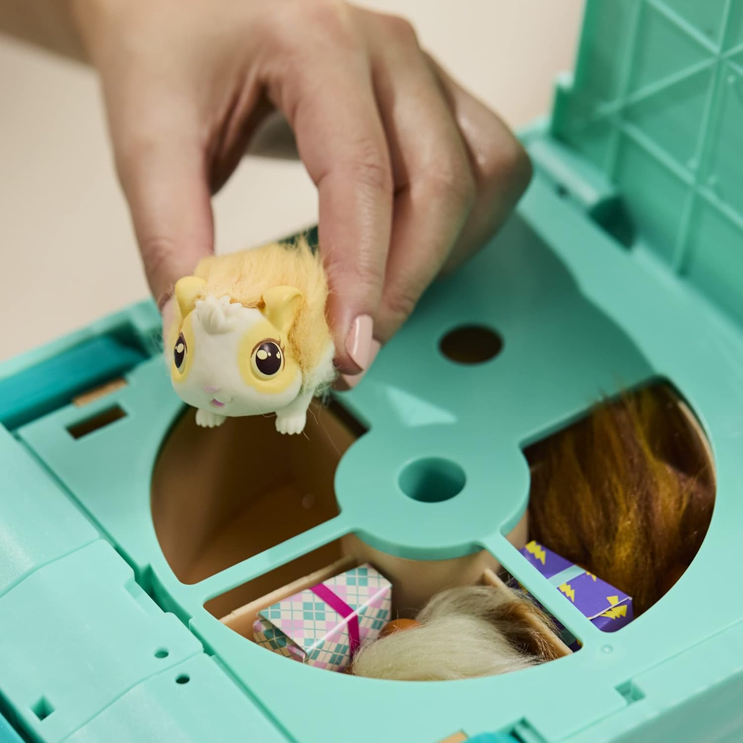 Little Live Pets - Mama Surprise | Soft, Interactive Guinea Pig and her Hutch, and her 3 Babies. 20+ Sounds & Reactions. for Kids Ages 4+, Multicolor, 7.8 x 11.93 x 11.38 inches