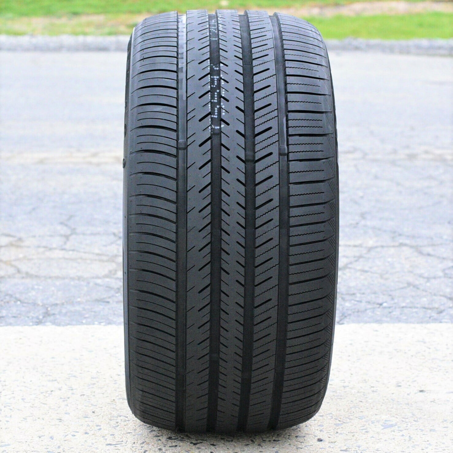 Set of 4 (4) 235/30R20 88W XL A/S performance tires